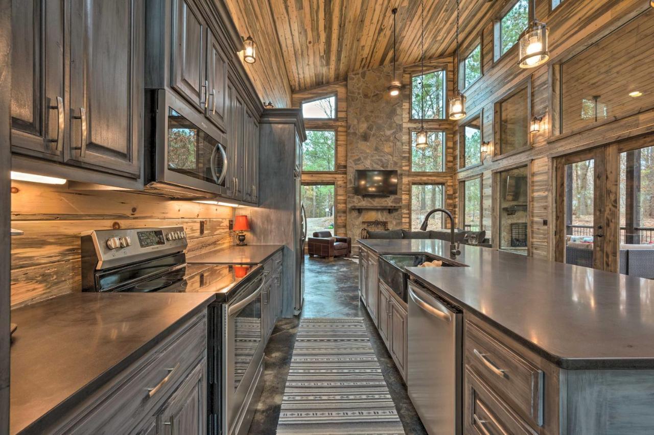 Luxury Cabin In The Woods With Hot Tub And Yard Games! Broken Bow Ngoại thất bức ảnh