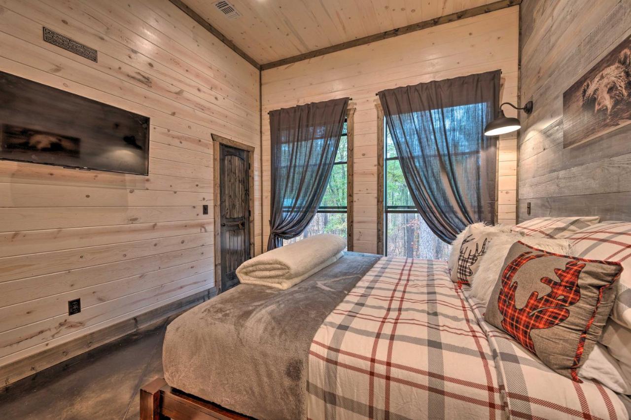 Luxury Cabin In The Woods With Hot Tub And Yard Games! Broken Bow Ngoại thất bức ảnh