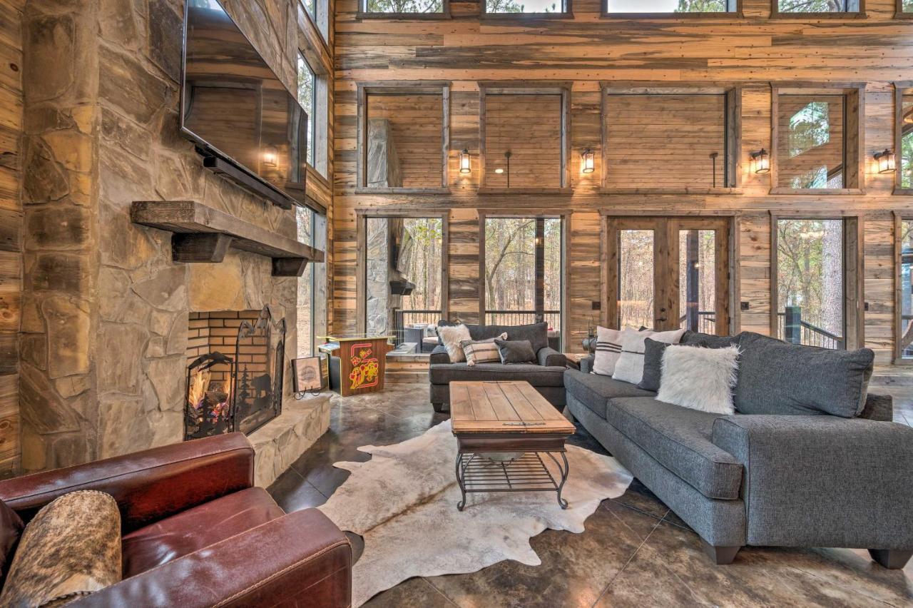 Luxury Cabin In The Woods With Hot Tub And Yard Games! Broken Bow Ngoại thất bức ảnh