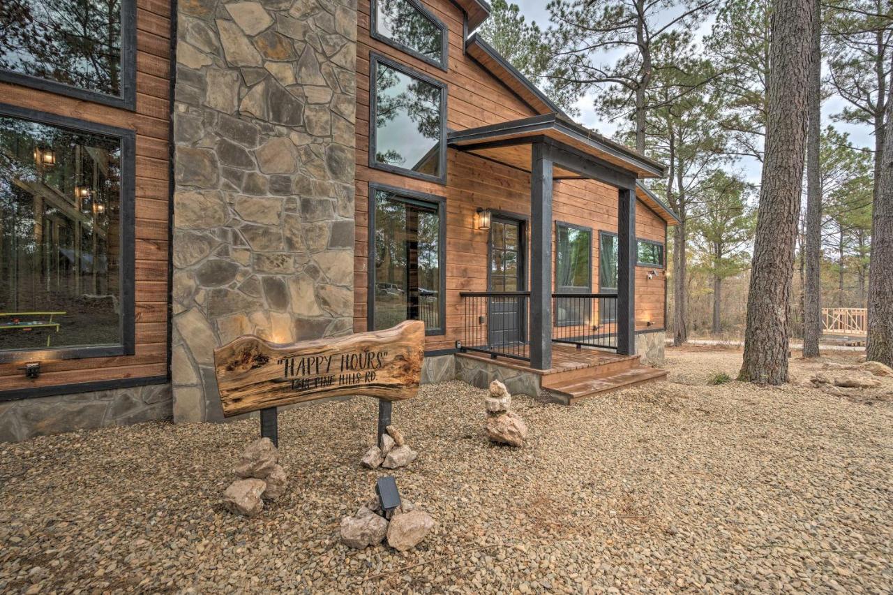 Luxury Cabin In The Woods With Hot Tub And Yard Games! Broken Bow Ngoại thất bức ảnh