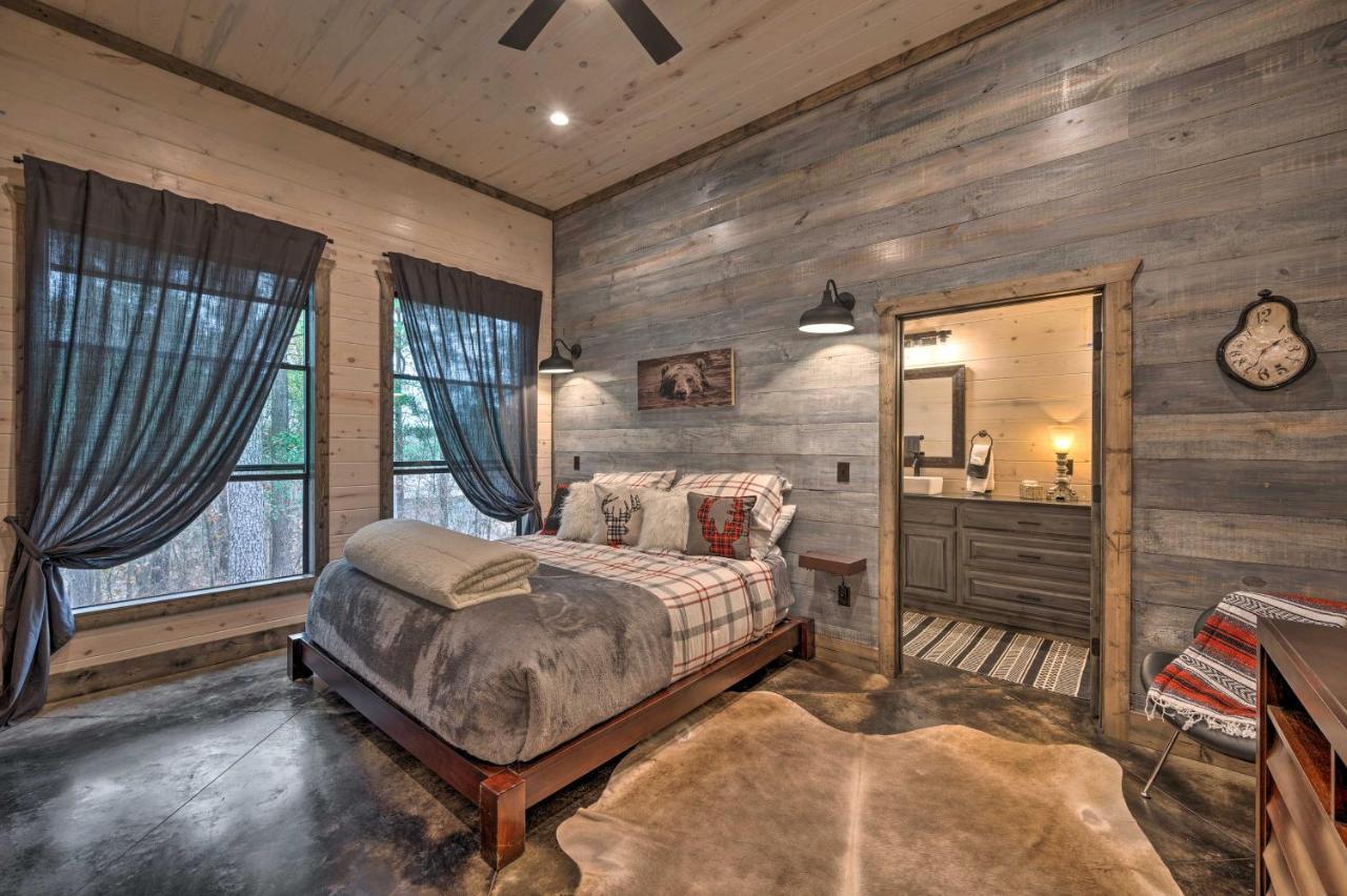 Luxury Cabin In The Woods With Hot Tub And Yard Games! Broken Bow Ngoại thất bức ảnh