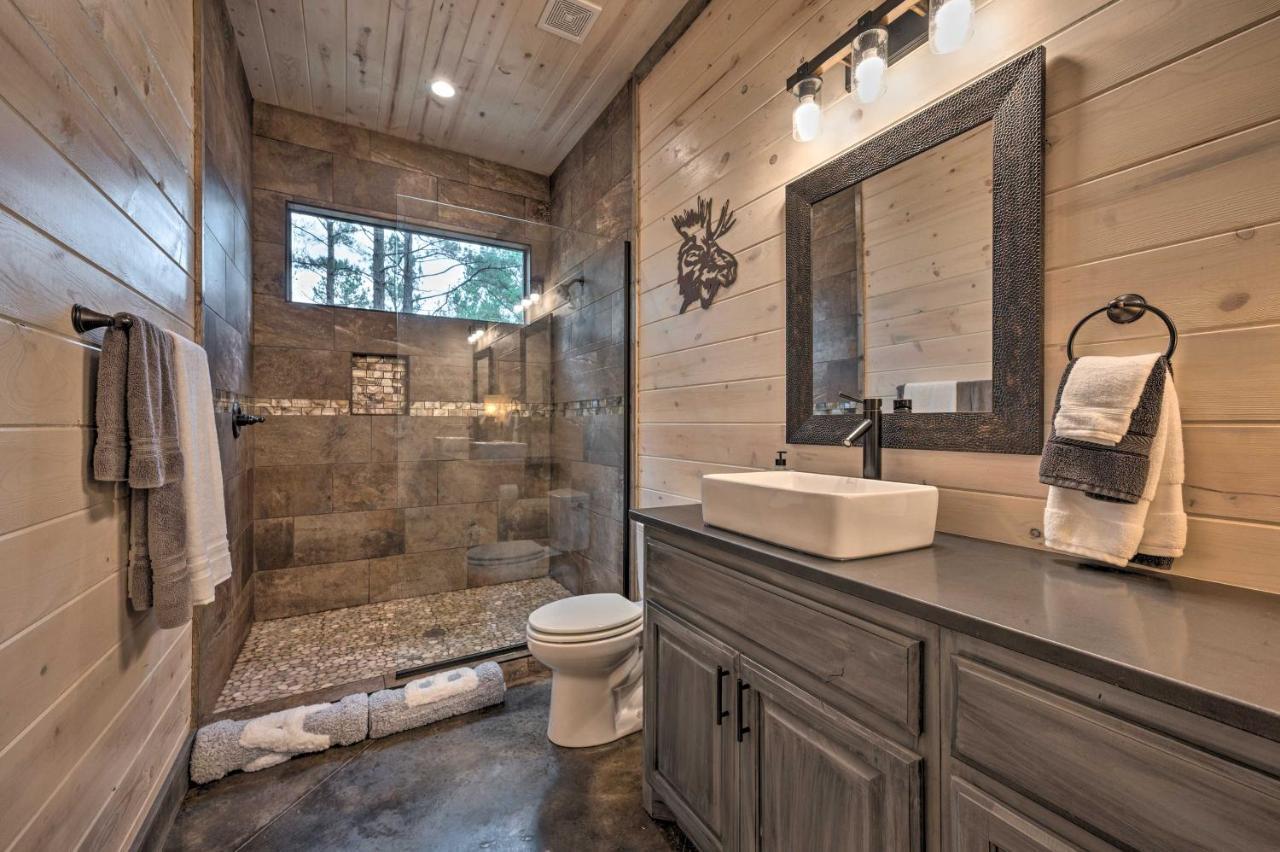 Luxury Cabin In The Woods With Hot Tub And Yard Games! Broken Bow Ngoại thất bức ảnh