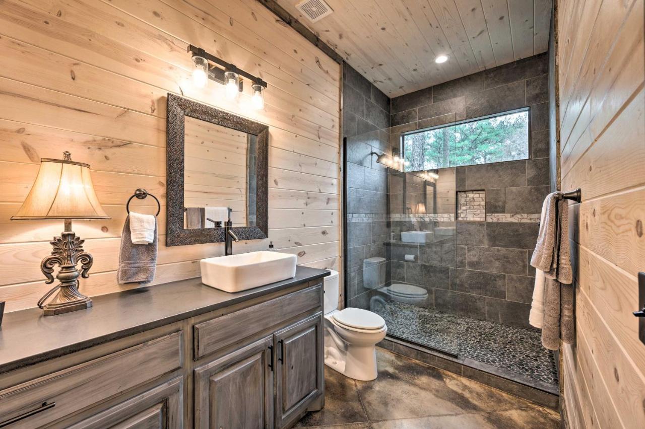 Luxury Cabin In The Woods With Hot Tub And Yard Games! Broken Bow Ngoại thất bức ảnh