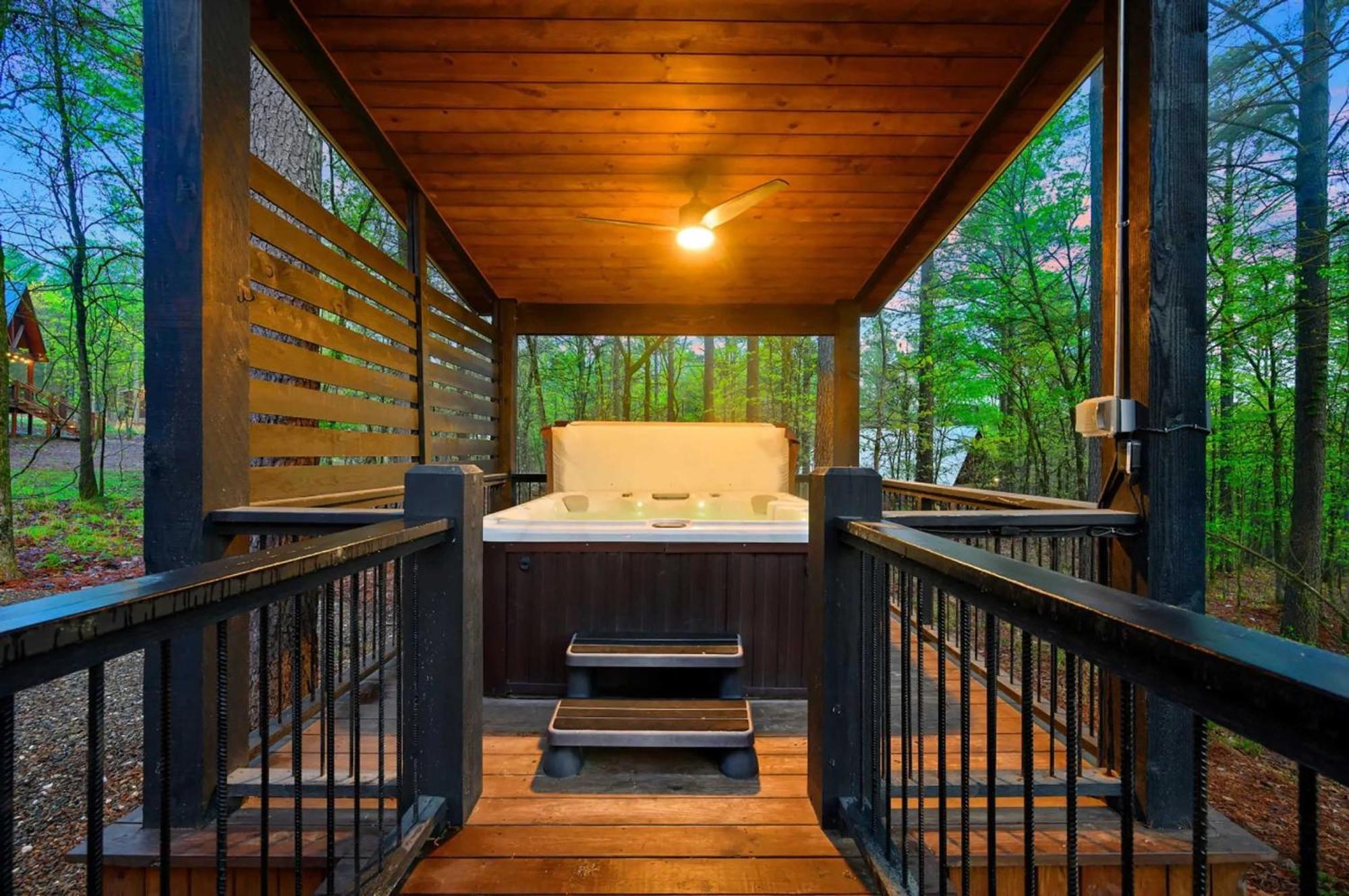 Luxury Cabin In The Woods With Hot Tub And Yard Games! Broken Bow Ngoại thất bức ảnh